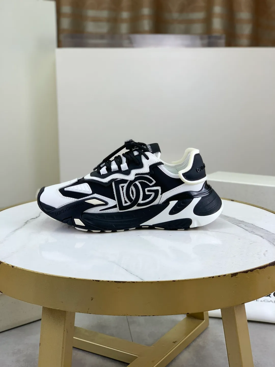 Men's shoes 💰P560💰 [New style] top original quality, synchronized with "DOLCE&GABBANA [Dolce & Gabbana] ~ high quality." effect. Low-cut casual DG men's shoes, loved by many celebrities, using high-end imported first-layer calfskin splicing design + cowhide feet, simple and elegant, perfectly interpreting the latest inspiration for shoes, classic and fashionable integration. Luxurious dreams, driving fashion, suitable for drivers, lightweight and comfortable, light and breathable for outdoor travel, high-end quality Trustworthy, 4️⃣colors🉑️ to choose from! Code number: 38-46